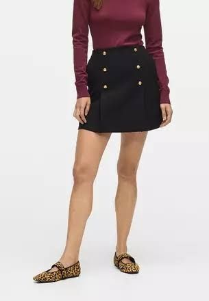 Luxury Mini Skirts: Explore Modern Styles and Fashion Details